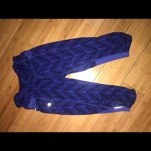 Gorgeous blue athleta cropped work out pants